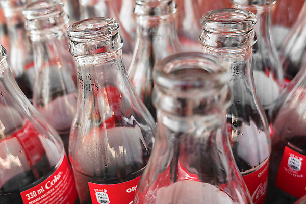 포토 JPG 해외이미지 디자인 산업 음료 음식 백그라운드 패턴 다이어트 공장 유리 벽지 사람없음 빨간색 물 검은색 재활용 최고 오픈 투명 액체 그룹 달콤 상품 소프트포커스 컨테이너 오브젝트 상쾌 복고 콜라 부드러움 칼로리 수납 마케팅 해로움 많음 해외포토 자연요소 감정 컬러 컨셉 무늬 공업 재질 촬영기법 건강 감각 맛 친환경 탄산음료 파일형식 이미지허브