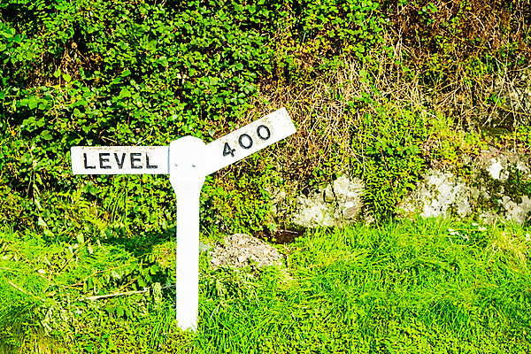 포토 JPG 해외이미지 전통 여행 교통시설 자연 영국 사람없음 야외 빨간색 여름 여행객 기차 역 보호 도착 사인 단상 옛날 컴브리아주 해외포토 계절 유럽 육상교통 컬러 교통 컨셉 대중교통 사람 시설 생태계 파일형식 이미지허브