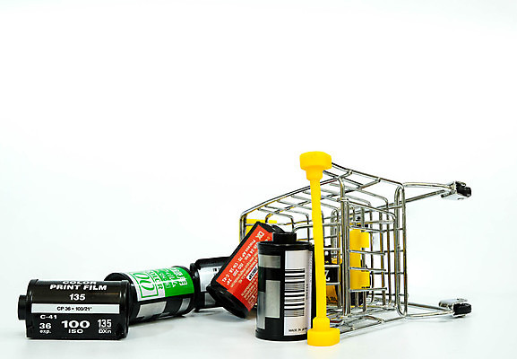 포토 JPG 해외이미지 실내 사람없음 쇼핑카 빈티지 오브젝트 흰배경 복고 사진필름 해외포토 백그라운드 컨셉 내부 쇼핑 카트 흰색 필름 파일형식 이미지허브