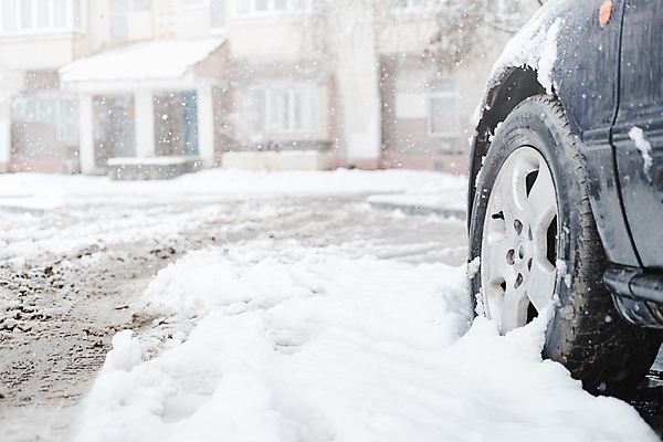 포토 JPG 해외이미지 주간 계절 컨셉 겨울 자동차 날씨 아파트 서기 안전 사람없음 야외 햇빛 얼음 추위 흰색 도시 바퀴 잼 출퇴근 폭풍 눈보라 폭설 눈내림 카피스페이스 해외포토 자연요소 육상교통 컬러 비즈니스 모션 주택 눈_날씨 태양 공백 소스_음식 자연재해 파일형식 이미지허브