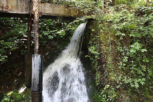 포토 JPG 해외이미지 유럽 여행 백그라운드 자연 휴가 풍경 사람없음 야외 물 파란색 강 고요 봄 이탈리아 폭포 가을 바위 개울 호기심 암초 내추럴 배수구 랜드마크 해외포토 자연요소 계절 감정 나라 컬러 컨셉 돌_바위 생태계 파일형식 이미지허브