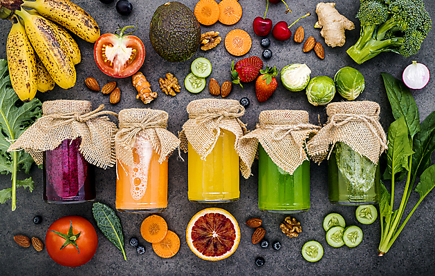 포토 JPG 해외이미지 토마토 채소 과일 검은배경 유리병 오이 바나나 실내 사람없음 하이앵글 당근 과일주스 야채주스 브로콜리 묶기 자몽 블루베리 호두 아몬드 시금치 생강 노끈 아보카도 건강식 방울양배추 적환무 디톡스 해외포토 줄 음식 뷰포인트 백그라운드 모션 병_용기 뿌리채소 건강 내부 검은색 주스 견과류 무 양배추 파일형식 이미지허브