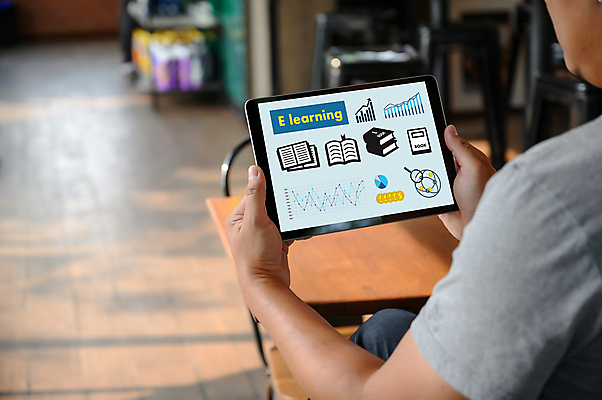 포토 JPG 해외이미지 직업 학생 손 교육 컨셉 인터넷 비즈니스 통신 회의 모바일 사람 사람없음 10대 노트북 스터디 컴퓨터 사무실 알약 세일 디지털 스크린 웹 비즈니스맨 네트워크 E 강의 무선전화기 책상 검색 전자 온라인 Z 동영상 세대 세미나 온라인강의 이러닝 웨비나 해외포토 알파벳 남자 가구 청소년 신체부위 전자제품 학습 약 직장인 전화기 파일형식 언택트 이미지허브