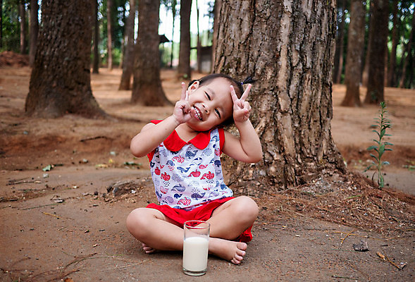 포토 JPG 해외이미지 백인 라이프스타일 공원 여자 행복 아시아 얼굴 음료 어린이 음식 백그라운드 다이어트 자연 유리 건강 한명 사람 동양인 야외 정원 기쁨 우유 표현 잡기 아침식사 큼 건강식 칼슘 해외포토 서양인 1 공공시설 감정 나라 모션 재질 유제품 인종 생활 신체부위 식사 크기 생태계 파일형식 이미지허브