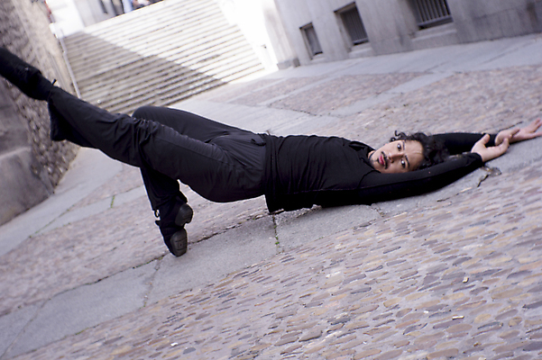 포토 JPG 해외이미지 주간 전신 남자 거리 한명 성인 야외 옆모습 눕기 춤 우아함 발레 성인남자한명만 해외포토 자연요소 1 뷰포인트 컨셉 모션 문화예술 사람 남자한명만 성인남자만 파일형식 이미지허브