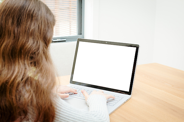 포토 JPG 해외이미지 백인 학생 라이프스타일 손 여학생 여자 교육 어린이 인터넷 학교 주택 사람 사람없음 노트북 스터디 컴퓨터 타이핑 키보드 집중 책상 온라인 지리 초보 목업 해외포토 서양인 가구 컨셉 건물 생활 신체부위 전자제품 학습 파일형식 이미지허브