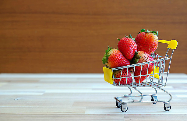 포토 JPG 해외이미지 잡화 열매 음식 백그라운드 컨셉 농업 다이어트 과일 자연 딸기 디저트 건강 사람없음 목재 빨간색 쇼핑 세일 바구니 상점 카트 흰색 신선 그룹 시장 달콤 맛 구매 작음 유기농 날것 소매 슈퍼마켓 내추럴 숙성 채식주의자 해외포토 나무 식물 웰빙 산업 컬러 재료 크기 생태계 채식 파일형식 이미지허브