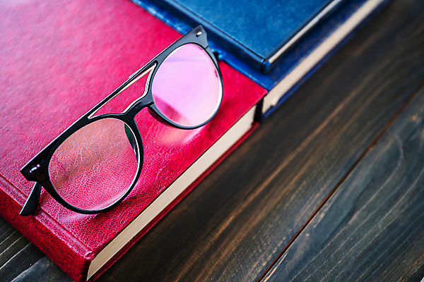 포토 JPG 해외이미지 라이프스타일 교육 종이 안경 탁자 사람없음 목재 책 스터디 공책 갑판 복고 카메라렌즈 해외포토 나무 잡화 가구 배_교통 재료 문구용품 생활 학습 카메라 파일형식 이미지허브