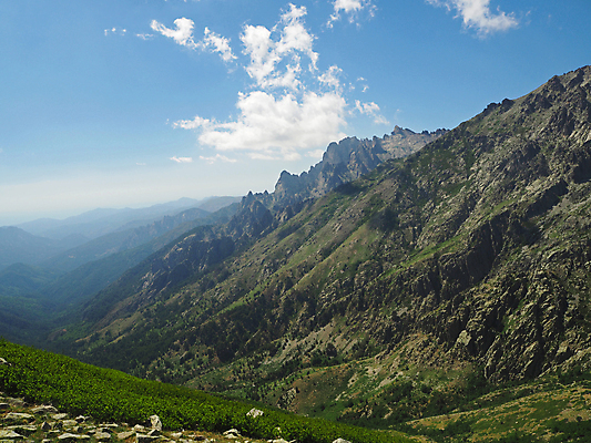 포토 JPG 해외이미지 구름 여행 자연 하늘 산 파노라마 풍경 사람없음 야외 초록색 여름 파란색 환경 계곡 승마 승차 언덕 알프스 장면 내추럴 절정 해외포토 자연요소 계절 유럽 스포츠 컬러 모션 촬영기법 생태계 파일형식 이미지허브