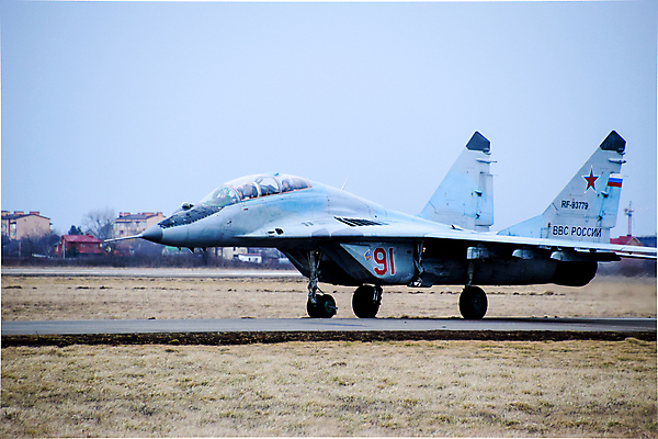 포토 JPG 해외이미지 구름 하늘 비행기 기술 안테나 사람없음 파란색 힘 공연 도움 그룹 공항 폭격 공격 주차 충돌 항공 군용 전쟁 러시아 활주로 제트기 엔진 에어쇼 곡예비행 대패 배기가스 착륙 2017년 해외포토 자연요소 유럽 길 컬러 컨셉 통신 항공교통 교통시설 모션 대중교통 군대 이벤트 비행 연도 쇼 파일형식 이미지허브