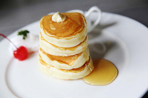 포토 JPG 해외이미지 접시 회색배경 디저트 실내 사람없음 달콤 버터 꿀 팬케이크 수플레 해외포토 식기 음식 백그라운드 내부 케이크 회색 맛 파일형식 이미지허브