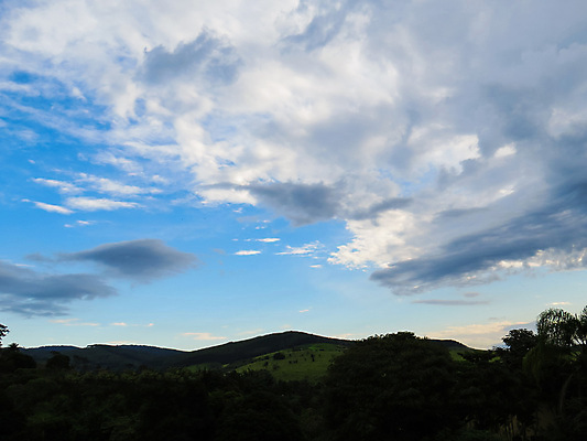 포토 JPG 해외이미지 나무 구름 공원 실루엣 여행 백그라운드 자연 하늘 산 풍경 사람없음 야외 초록색 여름 파란색 빛 태양 우주 환경 시골 숲 언덕 멀리 내추럴 수평선 해외포토 자연요소 식물 계절 공공시설 컬러 촬영기법 생태계 파일형식 이미지허브