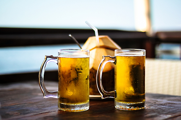 포토 JPG 해외이미지 유리 휴식 맥주 건강 사람없음 물 금발 파티 붓기 갈증 건배 코코넛 해외포토 자연요소 헤어스타일 컨셉 과일 모션 재질 주류 이벤트 파일형식 이미지허브