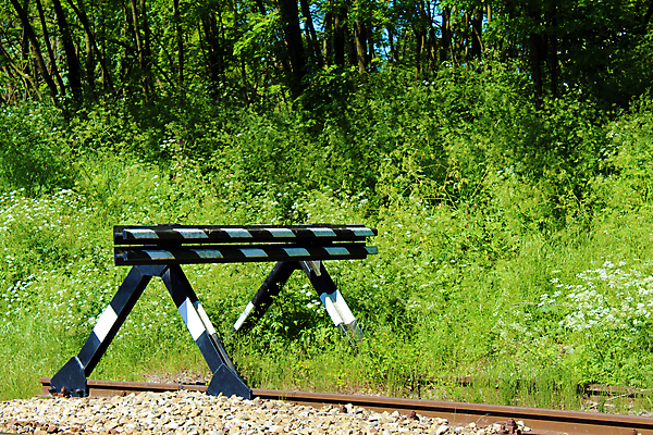 포토 JPG 해외이미지 나무 교통시설 사람없음 금속 검은색 블록 흰색 만 철 단상 종료 그만 범퍼 선로 해외포토 식물 컬러 교통 재질 시설 파일형식 이미지허브