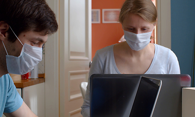 포토 JPG 해외이미지 백인 직업 커플 남자 인터넷 비즈니스 가족 주택 실내 사랑 가면 안전 사람 성인 내부 두명 노트북 컴퓨터 약 건강관리 주방 업무 작업 비즈니스맨 비즈니스우먼 보호 예방 멀리 온라인 전염병 해외포토 서양인 여자 감정 컨셉 의학 관계 건강 관리 건물 전자제품 직장인 질병 파일형식 이미지허브