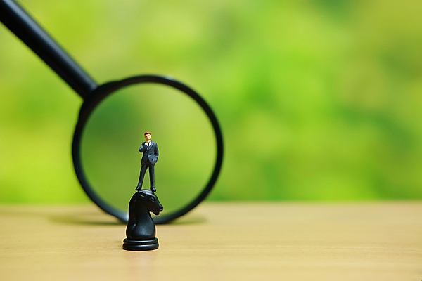 포토 JPG 해외이미지 직업 응시 조각 백그라운드 컨셉 생각 비즈니스 모션 유리 성공 돋보기 아이디어 서기 사람 경기 사람없음 금융 사무실 숫자 힘 경쟁 미니어처 도전 게임 비즈니스맨 수비 체스말 체스 계획 대표 검색 리더 싸움 체스판 전략 경영 정치 해외포토 문자 시선 남자 스포츠 재질 놀이 경제 모형 말_게임 직장인 파일형식 이미지허브