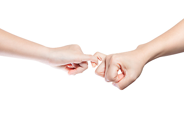 포토 JPG 해외이미지 1 손 여자 포즈 손가락 협력 악수 손바닥 선물 손짓 사람없음 엄지손가락 가리킴 인사 잡기 오픈 계산 밀기 손톱 투표 수집 심볼 피부 측정 사인 주기 신호 위치 언론 팔 떨림 주목 충고 제의 해외포토 모션 사람 신체부위 예절 선거 파일형식 이미지허브