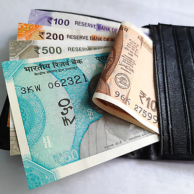 포토 JPG 해외이미지 종이 여행 백그라운드 지폐 돈 비즈니스 성공 사람없음 금융 경제 쇼핑 달러 쪽지 저축 유로 흰색 오픈 지갑 시장 재산 구매 주머니 가난 가죽 심볼 투자 상업 결제 계산서 싱가폴 고립 수입 연금 많음 해외포토 아시아 컬러 컨셉 파일형식 이미지허브