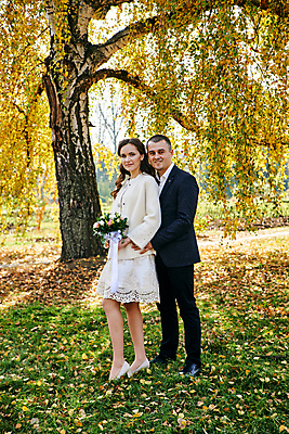 포토 JPG 해외이미지 백인 라이프스타일 커플 공원 여자 남자 딸 행복 결혼 2 가족 관계 자연 결혼식 엄마 남편 휴가 함께함 사랑 미소 사람 성인 야외 두명 여름 부모 흰색 축하 아내 아빠 해외포토 서양인 계절 공공시설 감정 컬러 컨셉 표정 이벤트 생활 생태계 파일형식 이미지허브