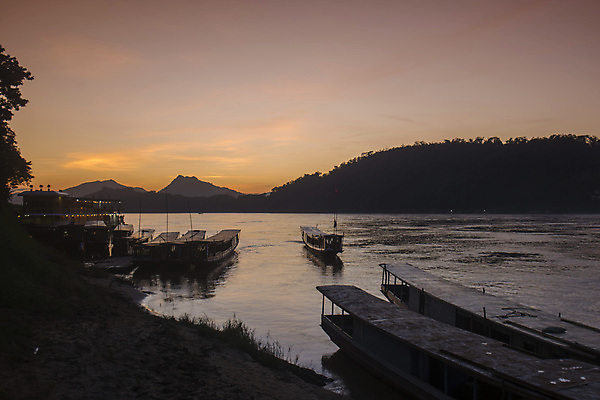 포토 JPG 해외이미지 아시아 자연 풍경 사람없음 강 동남아시아 보트 라오스 메콩강 해외포토 나라 배_교통 생태계 파일형식 이미지허브