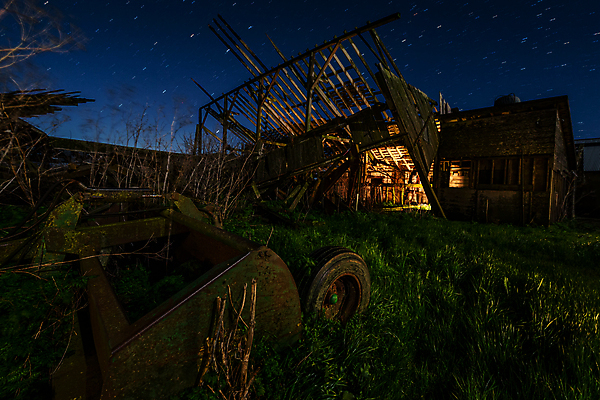 포토 JPG 해외이미지 구름 별 겨울 밭 농업 자연 하늘 주택 풍경 사람없음 야외 건물 목재 파란색 빛 농가 농장 우주 마을 어둠 할로윈 흰색 농촌 시골 야간 버리기 달빛 폐허 멀리 외양간 썩음 옛날 해외포토 자연요소 나무 건축물 계절 산업 컬러 재료 모션 달 생태계 파일형식 이미지허브