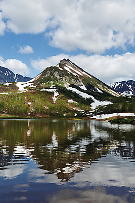 포토 JPG 해외이미지 구름 아시아 호수 여행 자연 하늘 날씨 산 풍경 사람없음 야외 초록색 파란색 관광지 환경 화목 하이킹 숲 땅 언덕 그림 생태계 러시아 산봉우리 원뿔 내추럴 생태학 절정 지질학 화창 해외포토 자연요소 도형 교육 유럽 나라 컬러 컨셉 레저 봉우리 파일형식 이미지허브