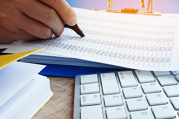 포토 JPG 해외이미지 컨셉 돈 비즈니스 통계 설계 직장 사람없음 금융 컴퓨터 사무실 자료 계산기 업무 작업 책상 분석 보고서 문서 투자 회계 계좌 세금 수입 회계사 해외포토 직업 가구 회사 문구용품 경제 전자제품 장비 재산 파일형식 이미지허브