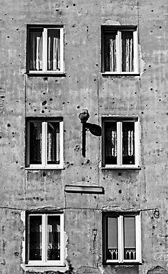 포토 JPG 해외이미지 외관 유럽 벽 여행 건축양식 창문 자국 표시 거리 주택 흑백 사람없음 야외 건물 블록 손상 등불 도시 역사 트랙 과거 지역 타운 폴란드 공동주택 옛날 바르샤바 해외포토 건축물 건축 나라 컨셉 조명 촬영기법 파일형식이미지허브 