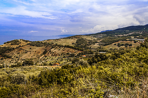 포토 JPG 해외이미지 구름 전통 행복 유럽 자연 하늘 휴가 산 파노라마 풍경 사람없음 야외 파란색 농장 마을 이탈리아 블록 바위 재산 농부 숲 언덕 영토 장면 내추럴 산악지대 해외포토 자연요소 직업 감정 나라 컬러 농업 촬영기법 금융 돌_바위 생태계 파일형식 이미지허브