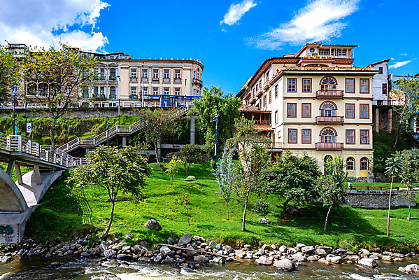 포토 JPG 해외이미지 주간 나무 구름 여행 건축양식 창문 하늘 지붕 주택 사람없음 건물 물 파란색 강 맑음 미국 봄 도시 남아메리카 도심 언덕 암초 에콰도르 타운 식민지 옛날 해외포토 자연요소 식물 건축물 계절 건축 컬러 북아메리카 날씨 아메리카 파일형식 이미지허브
