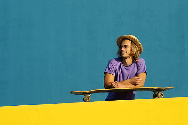 포토 JPG 해외이미지 모델 1 라이프스타일 응시 옷 남자 여유 백그라운드 셔츠 반바지 바지 아침 휴가 휴식 한명 사람 여름 컬러풀 금발 선글라스 햇빛 태양 노란색 유행 맑음 추위 스케이트 신선 라일락 8월 7월 스타일 해외포토 주간 자연요소 헤어스타일 시선 계절 꽃 감정 안경 스포츠용품 컬러 컨셉 상의 하의 날씨 생활 날짜 파일형식 이미지허브