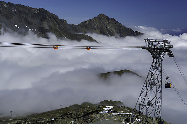 포토 JPG 해외이미지 유럽 여행 교통시설 자연 하늘 날씨 휴가 산 안테나 풍경 사람없음 야외 파란색 금속 계곡 하이킹 흰색 시골 오스트리아 역 곤돌라 빙하 알프스 화창 해외포토 나라 컬러 교통 통신 재질 레저 시설 생태계 파일형식 이미지허브