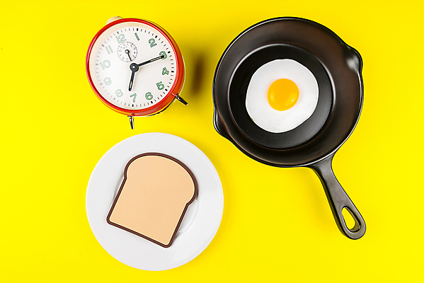 포토 JPG 해외이미지 식기 접시 음식 시계 주방용품 아침 불 요리 사람없음 컬러풀 노란색 주방 계란 검은색 식사 튀김 자명종 흰색 신선 반지 시간 프라이팬 닫기 아침식사 오브젝트 복고 공포 노른자 건강식 고립 단백질 분 영양분 핸드메이드 카피스페이스 해외포토 주간 자연요소 컬러 생활용품 장신구 모션 알 공백 알람 영양소 파일형식 이미지허브