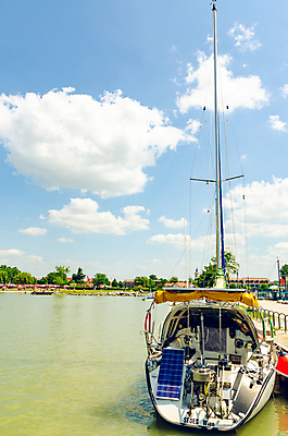 포토 JPG 해외이미지 나무 호수 바다 여행 백그라운드 자연 하늘 날씨 휴가 항해 갈대 풍경 사람없음 야외 초록색 물 여름 파란색 강 햇빛 여행객 맑음 젖음 보트 오스트리아 숲 해외포토 자연요소 식물 계절 유럽 컬러 배_교통 사람 태양 생태계 파일형식 이미지허브