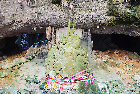 포토 JPG 해외이미지 나무 계절 여행 백그라운드 컨셉 태국 휴가 휴식 통 풍경 사람없음 여름 햇빛 바위 구멍 동굴 질감 해외포토 식물 아시아 태양 돌_바위 파일형식 이미지허브