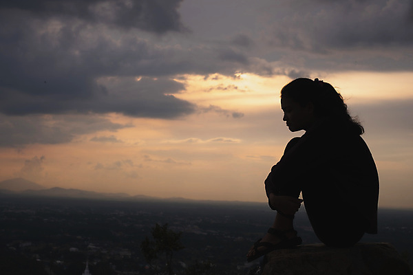 포토 JPG 해외이미지 1 라이프스타일 응시 여자 생각 한명 동양인 성인 슬픔 표현 드라마 문제 혼자 해외포토 시선 감정 사람 인종 생활 파일형식 이미지허브