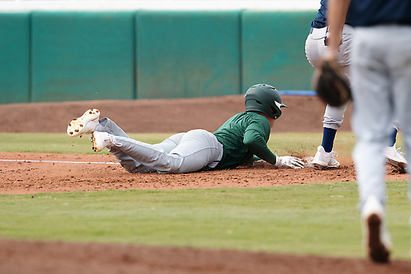 포토 JPG 해외이미지 전신 남자 유니폼 청소년 옆모습 뒷모습 10대 세명 걷기 경쟁 경기장 활발 야구 하반신 야구선수 야구글러브 소프트포커스 야구복 대회 넘어짐 슬라이딩 야구헬멧 십대남자만 해외포토 옷 뷰포인트 컨셉 스포츠시설 모션 운동선수 촬영기법 사람 운동복 구기 글러브 헬멧 남자만 십대만 파일형식 이미지허브
