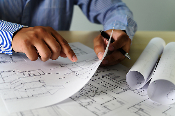 포토 JPG 해외이미지 모델 직업 손 디자인 산업 종이 백그라운드 컨셉 비즈니스 건축양식 탁자 주택 직장 자 사람 사람없음 건물 사무실 장비 계산기 수확 흰색 공구 잡기 업무 작업 비즈니스맨 엔지니어 수리 계획 건축가 디자이너 스케치 책상 그림 만들기 청사진 공학 계약자 진짜 프로젝트 해외포토 건축물 교육 남자 건축 컬러 가구 농업 회사 모션 문구용품 미술 신체부위 도구 직장인 기술자 계약 파일형식 이미지허브