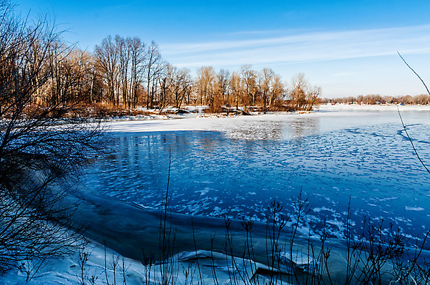포토 JPG 해외이미지 나무 계절 호수 겨울 벽돌 풍경 사람없음 야외 파란색 빛 강 냉동 얼음 추위 흰색 시간 온도 마법 1월 우크라이나 해외포토 자연요소 식물 유럽 컬러 날짜 파일형식 이미지허브