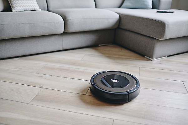 포토 JPG 해외이미지 컨셉 가사 가정 바닥 주택 건조 사람없음 목재 소파 검은색 기계 방 업무 원형 무선전화기 스마트 로봇 전자 먼지 청소부 자동 진공 합판 해외포토 도형 나무 직업 컬러 의자 재료 건물 작업 전화기 파일형식 이미지허브