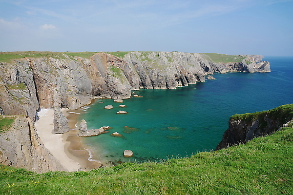 포토 JPG 해외이미지 구름 바다 여행 자연 하늘 휴가 영국 웨일즈 풍경 사람없음 야외 물 여름 파란색 환경 바위 내추럴 펨브룩셔 해외포토 자연요소 계절 유럽 컬러 돌_바위 생태계 파일형식 이미지허브