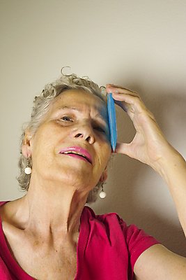 포토 JPG 해외이미지 남자 백그라운드 학교 스트레스 건강 한명 사람 파란색 머리 얼음 고통 시험 흰색 잡기 질병 시원함 두통 팩 찌르기 고립 옛날 편두통 해외포토 자연요소 1 교육 감정 컬러 의학 모션 신체부위 화장품 파일형식 이미지허브