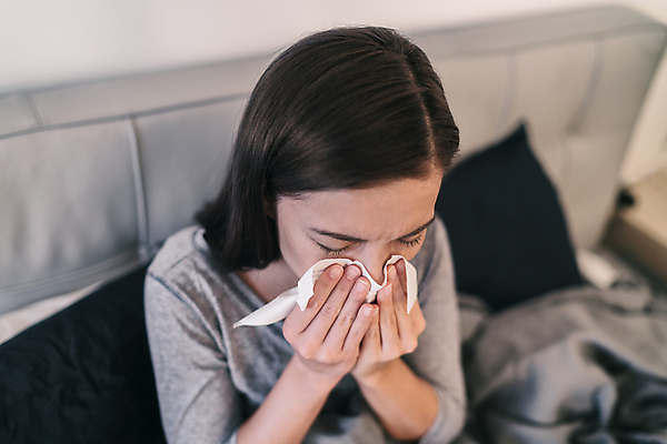 포토 JPG 해외이미지 주택 건조 건강 피곤 한명 사람 고통 추위 덮개 물방울 침대 비행 입 조직 환경오염 바이러스 질병 상처 불기 코 번짐 전염 알레르기 고립 기침 돌봄 셀프 위생관리 재채기 해외포토 1 감정 가구 컨셉 의학 모션 관리 건물 신체부위 뚜껑 감염 파일형식 효과 이미지허브