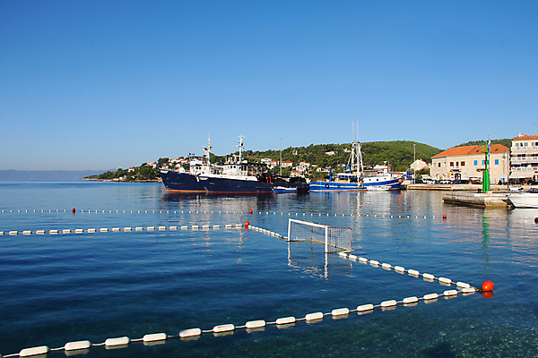 포토 JPG 해외이미지 유럽 스포츠 바다 섬 여행 자연 하늘 휴가 휴식 산 풍경 사람없음 물 여름 햇빛 마을 맑음 놀람 만 역사 지중해 즐거움 그림 방문 타운 크로아티아 웅장함 터키석 환상 해외포토 자연요소 계절 감정 나라 컨셉 날씨 표정 태양 도시 보석 생태계 파일형식 이미지허브