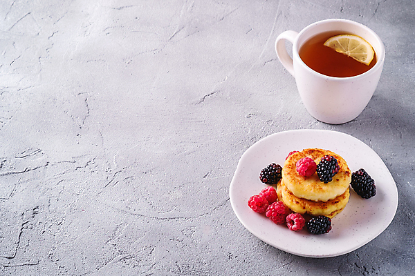 포토 JPG 해외이미지 접시 회색배경 사람없음 달콤 산딸기 블랙베리 팬케이크 콘크리트 카피스페이스 해외포토 식기 백그라운드 과일 케이크 공백 회색 맛 파일형식 이미지허브