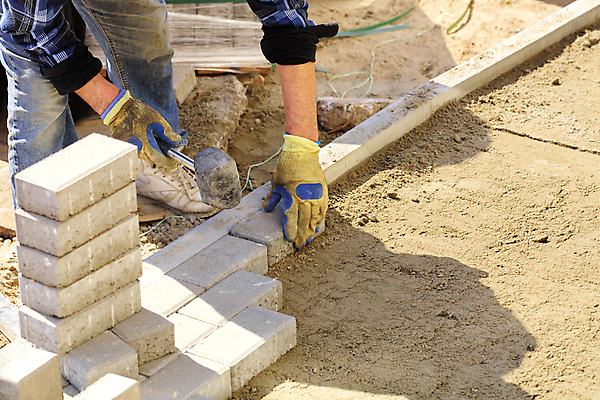 포토 JPG 해외이미지 손 산업 길 선 포장 벽돌 노동자 거리 직장 사람 사람없음 야외 모래사장 쌓기 블록 장비 바위 공구 도시 보행로 수리 망치 타일 준비 위치 고무 단상 내추럴 건축업자 석공 콘크리트 해외포토 직업 건축 바다 회사 모션 신체부위 돌_바위 도구 파일형식 이미지허브