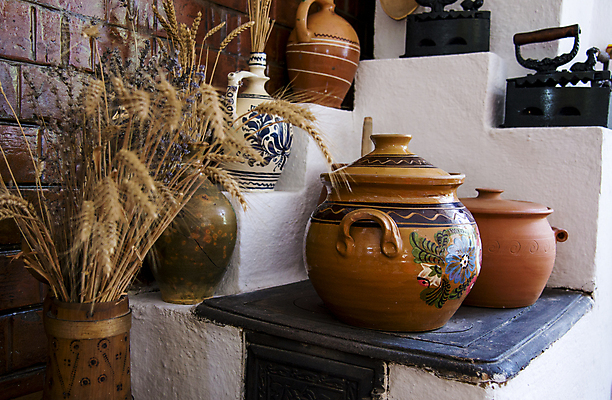 포토 JPG 해외이미지 전통 그릇 식기 접시 디자인 문화 백그라운드 오렌지 요리 미술 사람없음 야외 장식 컵 파란색 갈색 주방 흙 수확 시골 도자기 사발 시장 제조 냄비 오브젝트 복고 심플 기념품 점토 토기 루마니아 공평 핸드메이드 해외포토 유럽 컬러 농업 과일 문화예술 용기_그릇 사기그릇 솥 파일형식 이미지허브