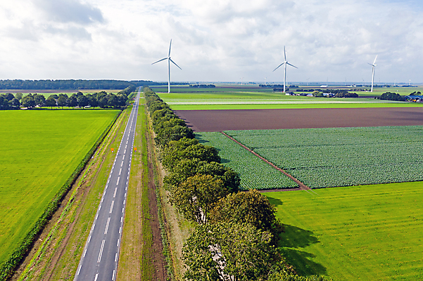 포토 JPG 해외이미지 나무 도로 밭 농업 건축양식 교통시설 자연 거리 안테나 풍경 사람없음 야외 건물 풍차 시골 네덜란드 드론 직진 해외포토 식물 건축물 건축 유럽 산업 길 교통 통신 시설 생태계 파일형식 이미지허브