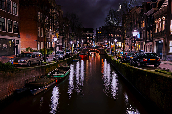 포토 JPG 해외이미지 전통 유럽 여행 건축양식 창문 주택 풍경 사람없음 야외 건물 물 도시풍경 황혼 일몰 새벽 보트 중세 역사 저녁 네덜란드 운하 장면 타운 암스테르담 해외포토 자연요소 건축물 건축 나라 배_교통 노을 도시 야간 파일형식 이미지허브