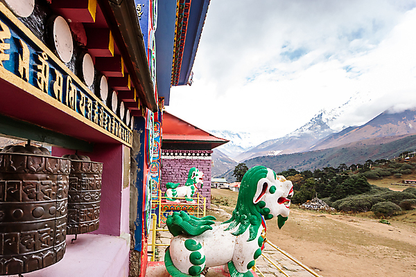 포토 JPG 해외이미지 스포츠 여행 불교 가이드 자연 하늘 휴가 산 국립공원 풍경 사람없음 야외 여행객 산책 등산 트래킹 하이킹 도전 기도 깃발 사찰 정상 네팔 수도원 방법 사리탑 산악가 절정 하이커 히말라야 해외포토 직업 공원 아시아 종교 종교건축 레저 휴식 사람 탑 생태계 파일형식 산맥 이미지허브